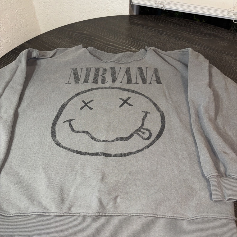nirvana gray sweater Large Long‎ Sleeve